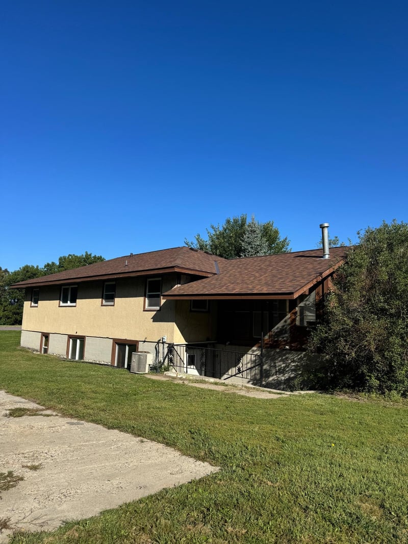 435 W Ottawa St, Le Center, MN 56057