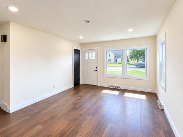 415 E Main St, Eitzen, MN 55931