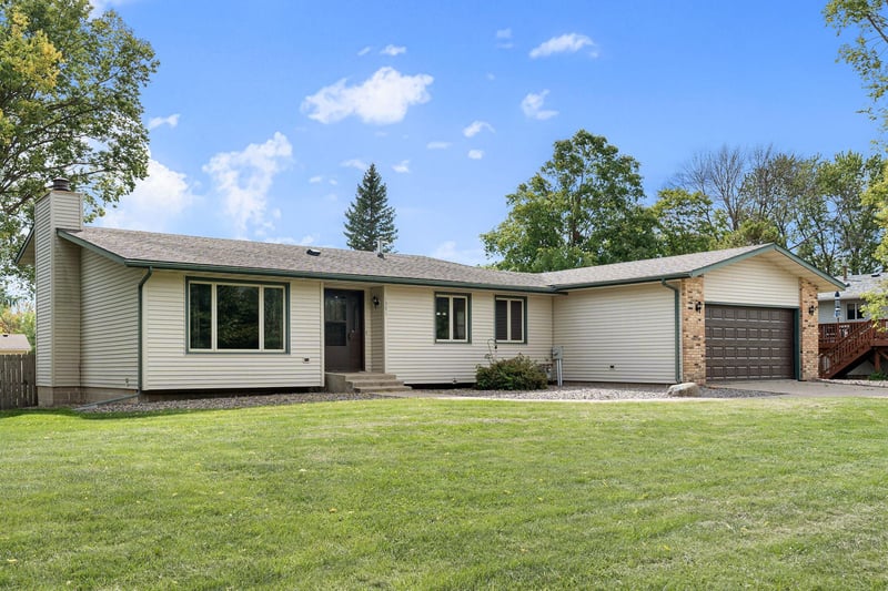 1395 Oakwood Ln, Owatonna, MN 55060