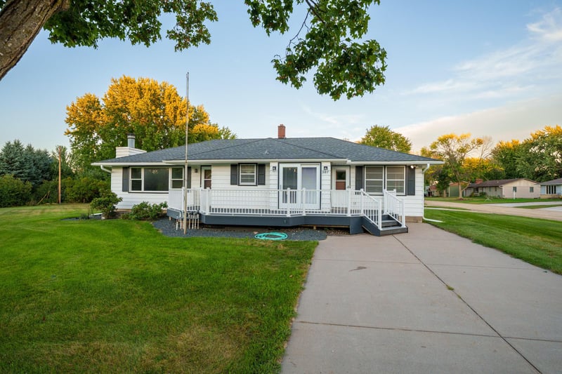 327 Pine Ave, Vermillion, MN 55085