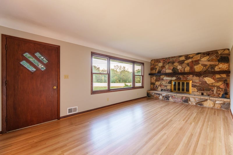 327 Pine Ave, Vermillion, MN 55085