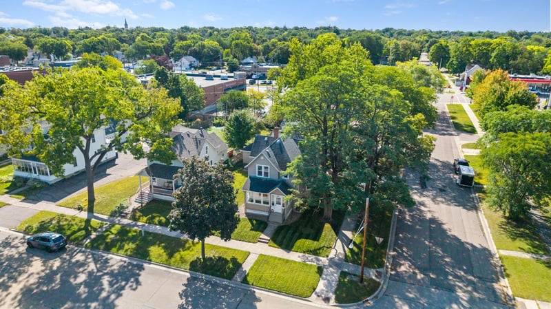 627 5th St NW, Faribault, MN 55021