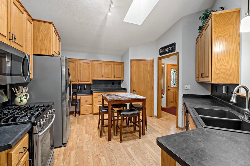 8541 Inverness Ln N, Brooklyn Park, MN 55443