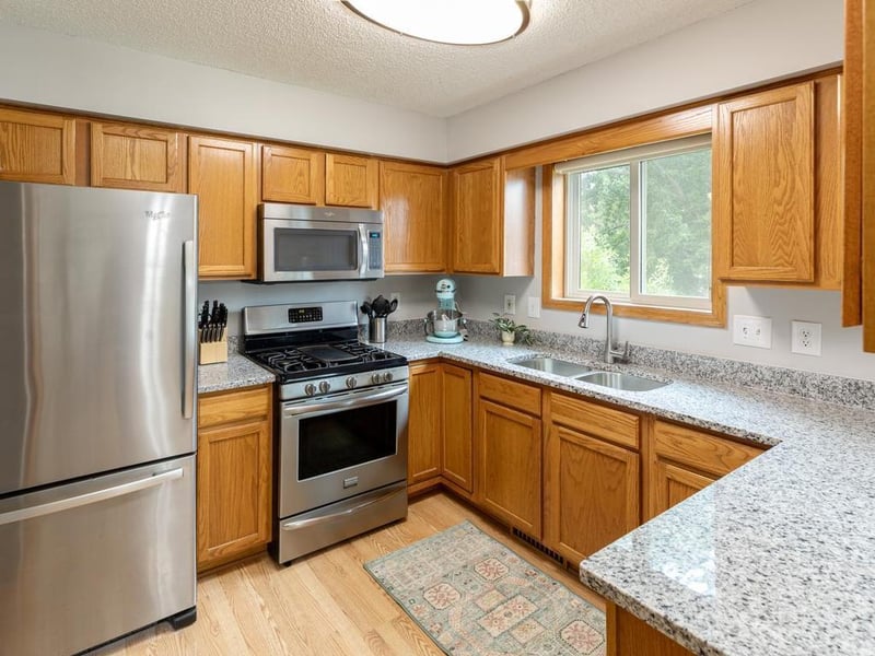 456 Braeburn Dr, Shakopee, MN 55379