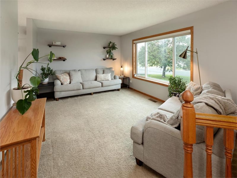 456 Braeburn Dr, Shakopee, MN 55379