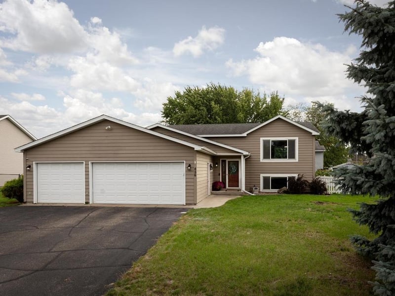 456 Braeburn Dr, Shakopee, MN 55379