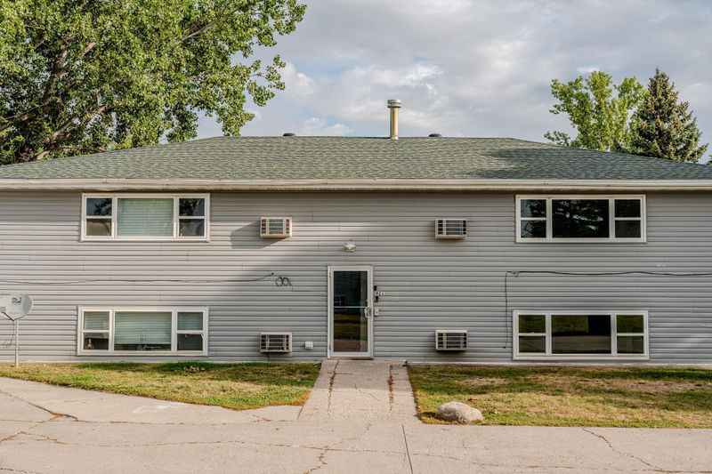 921 19th St S, Moorhead, MN 56560