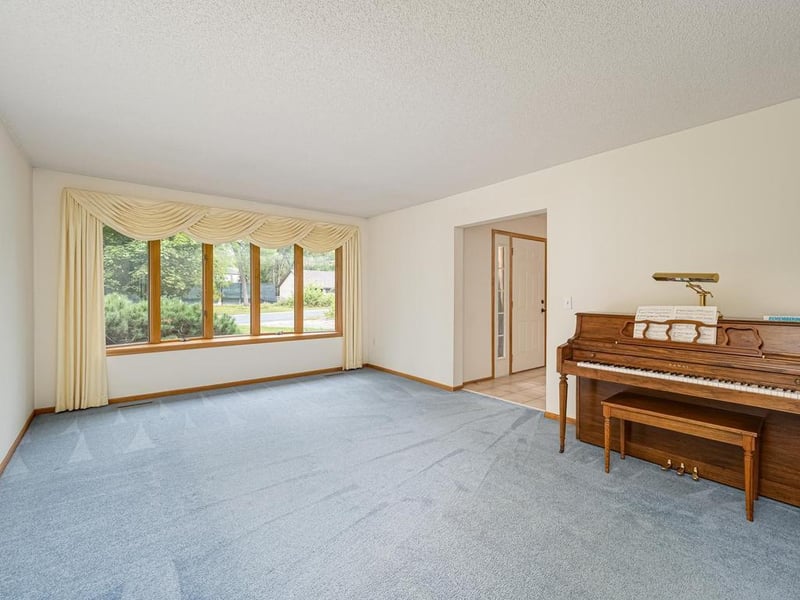 9508 Riverview Ave, Bloomington, MN 55425