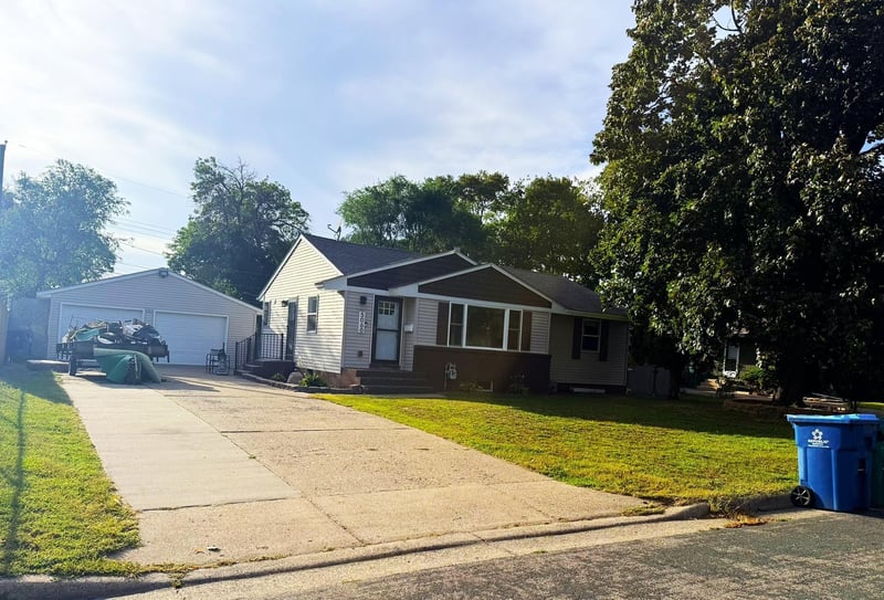 5060 Clearview St NE, Fridley, MN 55421