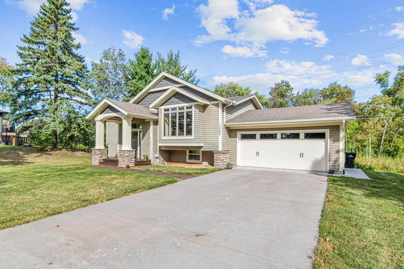 1355 Eide Cir, Arden Hills, MN 55112