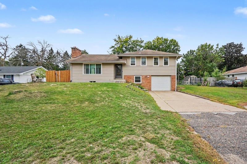2728 119th Ave NW, Coon Rapids, MN 55433