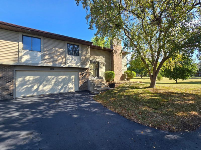 9462 Kingsview Ln N, Maple Grove, MN 55369