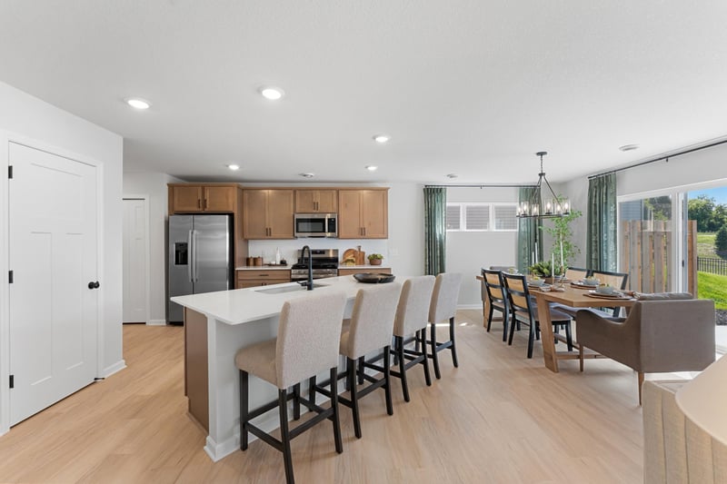 1044 Adamstown Dr, Rosemount, MN 55068