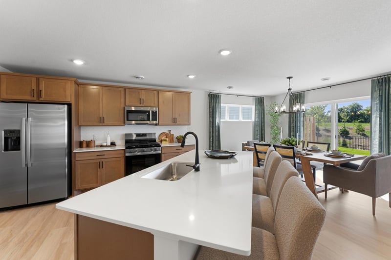 1044 Adamstown Dr, Rosemount, MN 55068