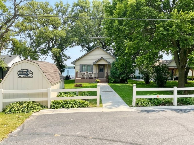 9061 Ingram Ave NW, Annandale, MN 55302