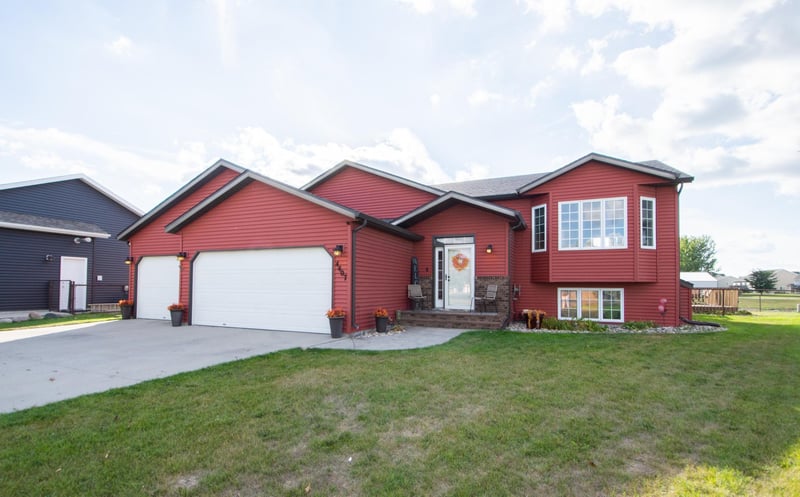 4407 15th St S, Moorhead, MN 56560