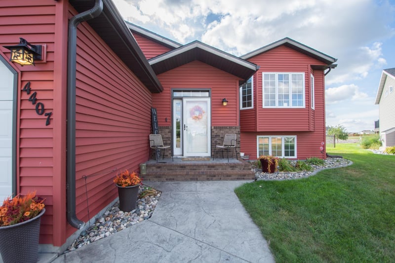 4407 15th St S, Moorhead, MN 56560