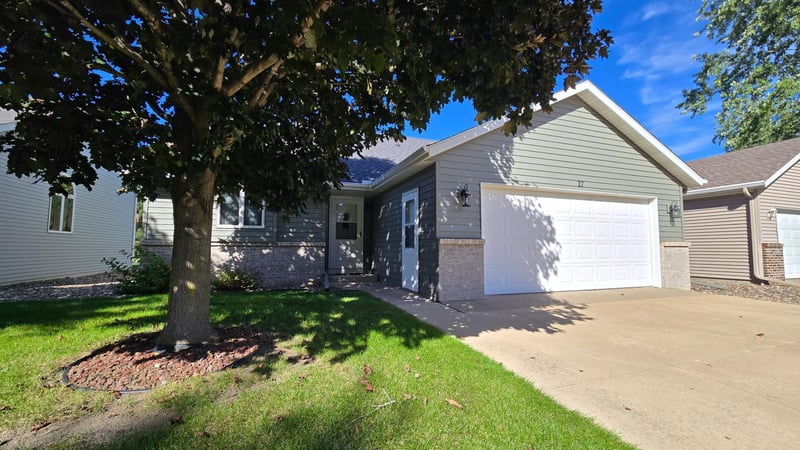 27 Pine Tree Ct, Sartell, MN 56377