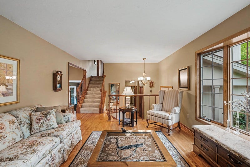 712 Highland Dr, New Prague, MN 56071