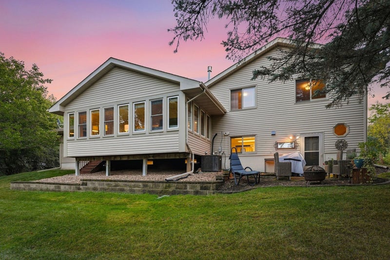 2080 Kelzer Pond Dr, Victoria, MN 55386