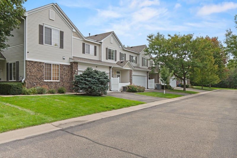 24 River Woods Dr W, Saint Paul Park, MN 55071