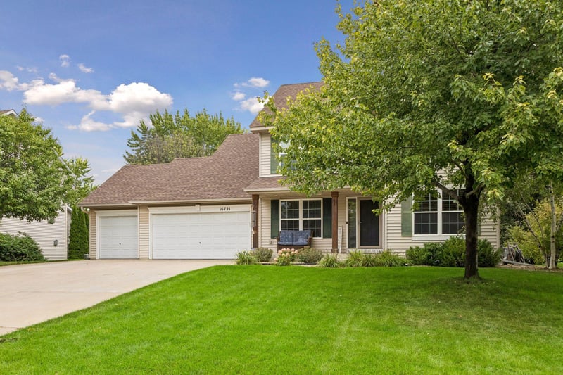 16721 Farrago Trl, Lakeville, MN 55024