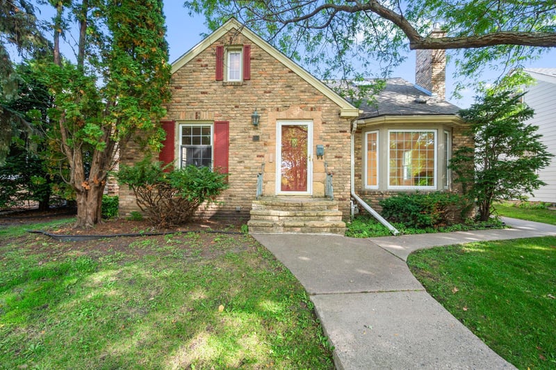 680 Mount Curve Blvd, Saint Paul, MN 55116