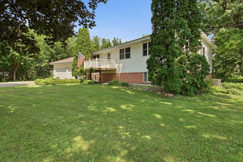 517 1st St S, Waterville, MN 56096