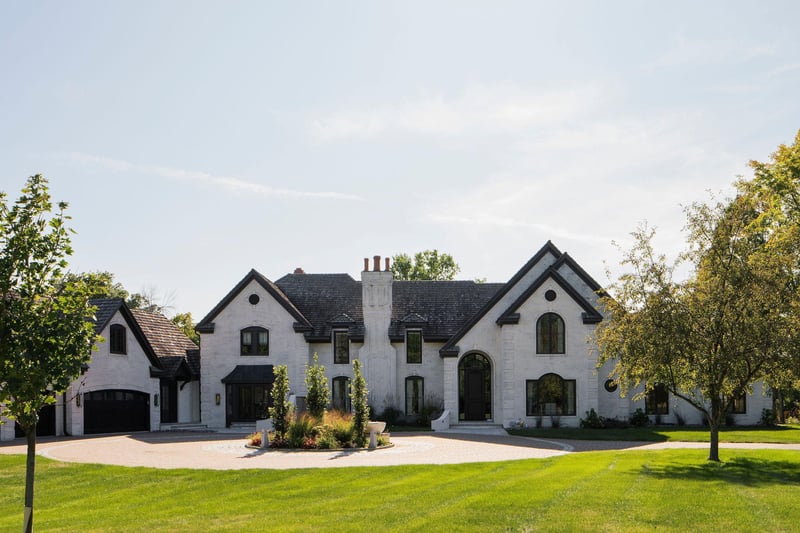 170 Spur Cir, Wayzata, MN 55391