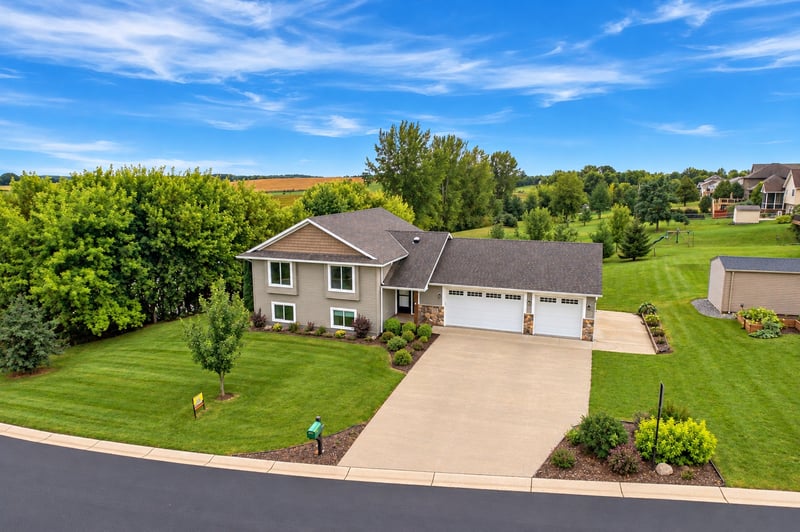 822 Deer Pa, Montgomery, MN 56069