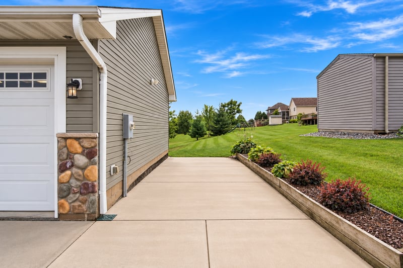 822 Deer Pa, Montgomery, MN 56069