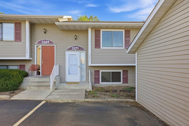 3271 Dodd Ln, Eagan, MN 55121