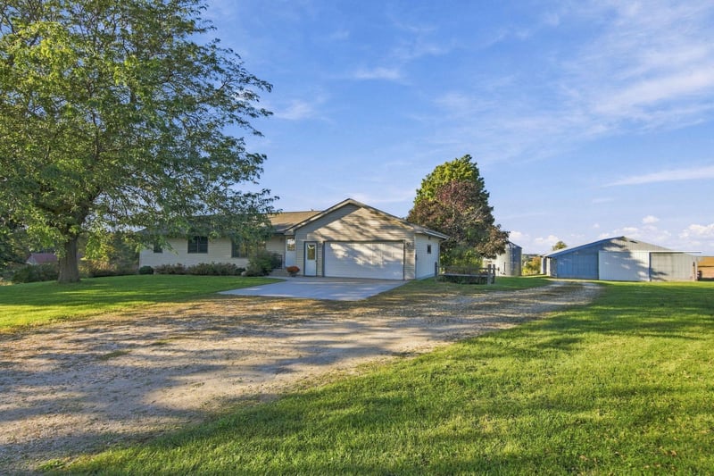 12321 335th St, Goodhue, MN 55027