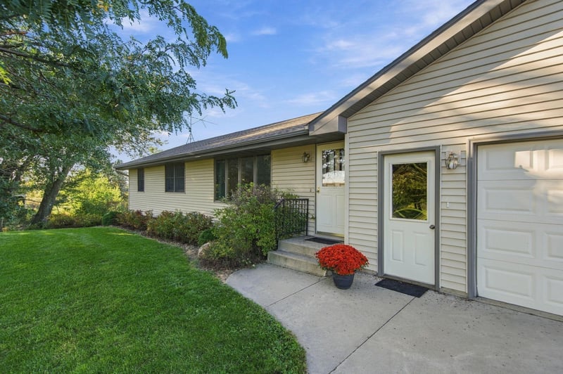 12321 335th St, Goodhue, MN 55027