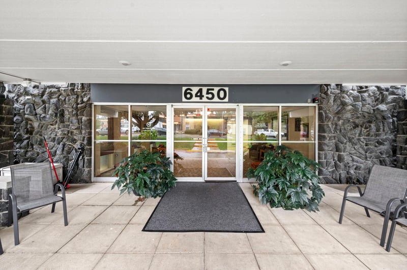 6450 York Ave S #207, Edina, MN 55435
