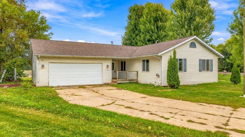 410 Camelia Dr, Clayton, WI 54004
