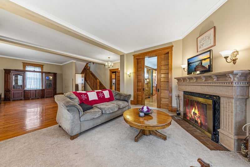504 7th St NW, Faribault, MN 55021