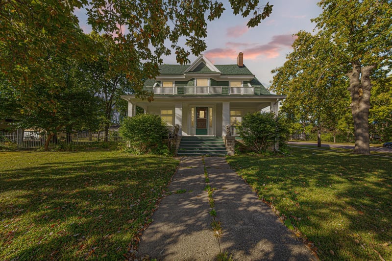 504 7th St NW, Faribault, MN 55021