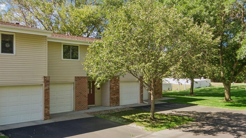 17587 Pond Cir, Eden Prairie, MN 55346