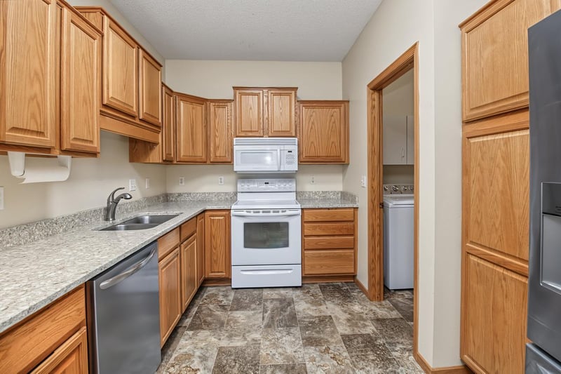 15141 Cimarron Ave, Rosemount, MN 55068
