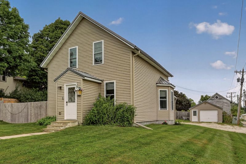 237 W 14th St, Saint Charles, MN 55972