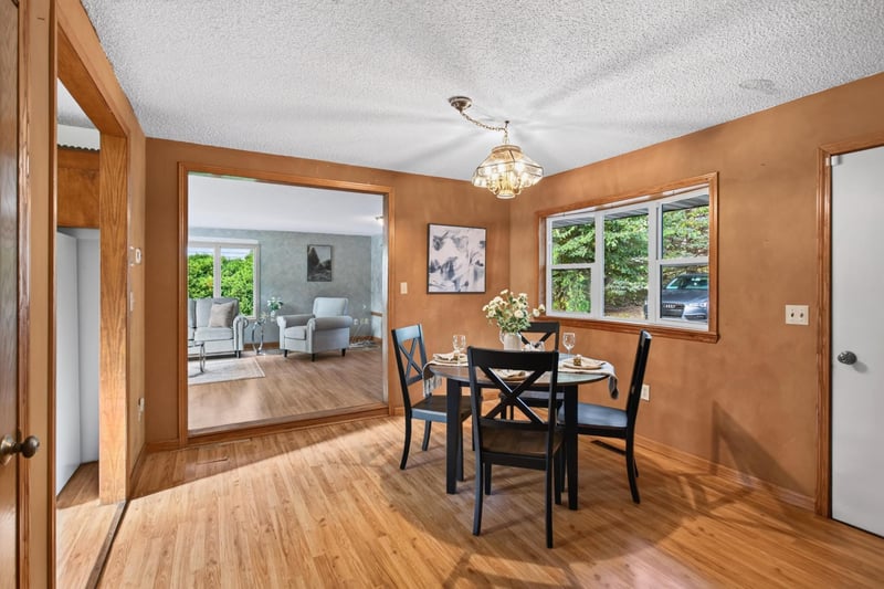 2308 Hadley Ave N, Oakdale, MN 55128