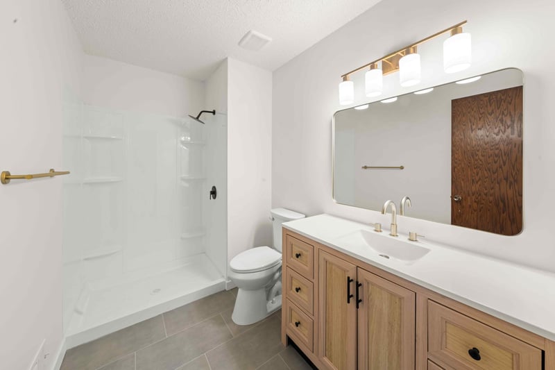 8233 Nevada Cir, Bloomington, MN 55438