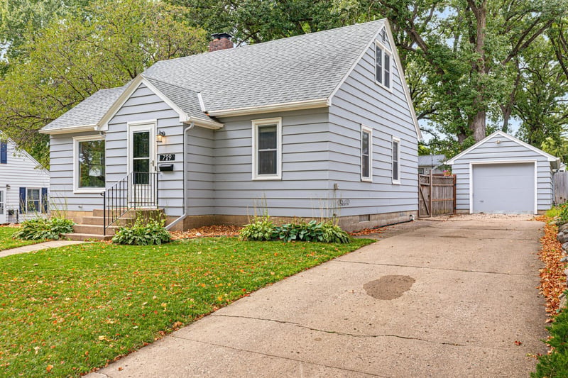 729 Juul Rd SW, Hutchinson, MN 55350