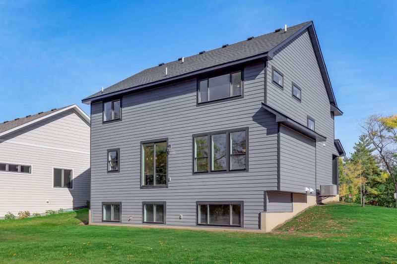 621 Kraewood Dr, Northfield, MN 55057