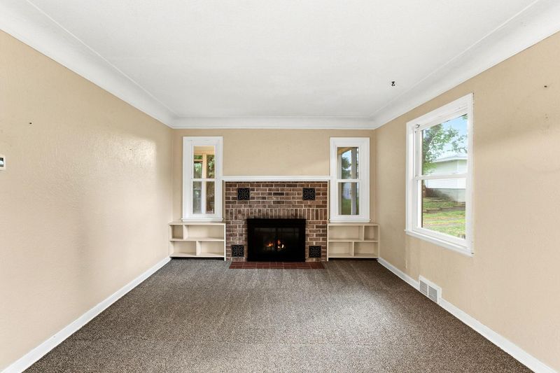 6728 W River Rd, Brooklyn Center, MN 55430
