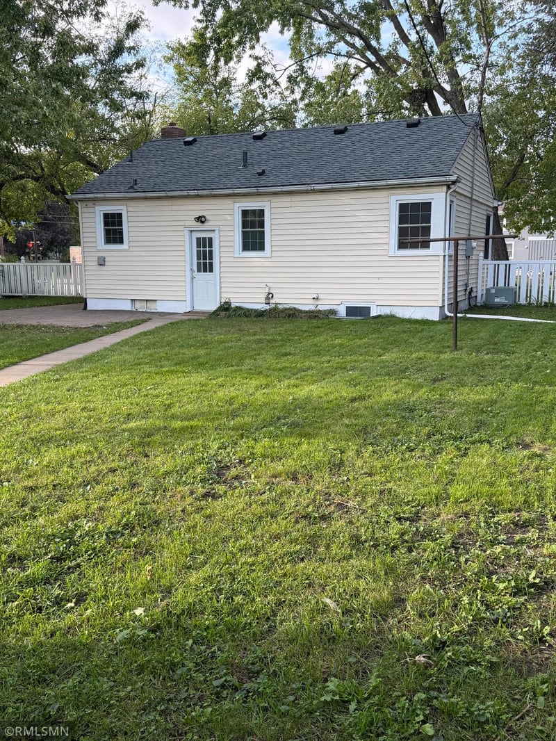 1600 37th Ave NE, Minneapolis, MN 55421