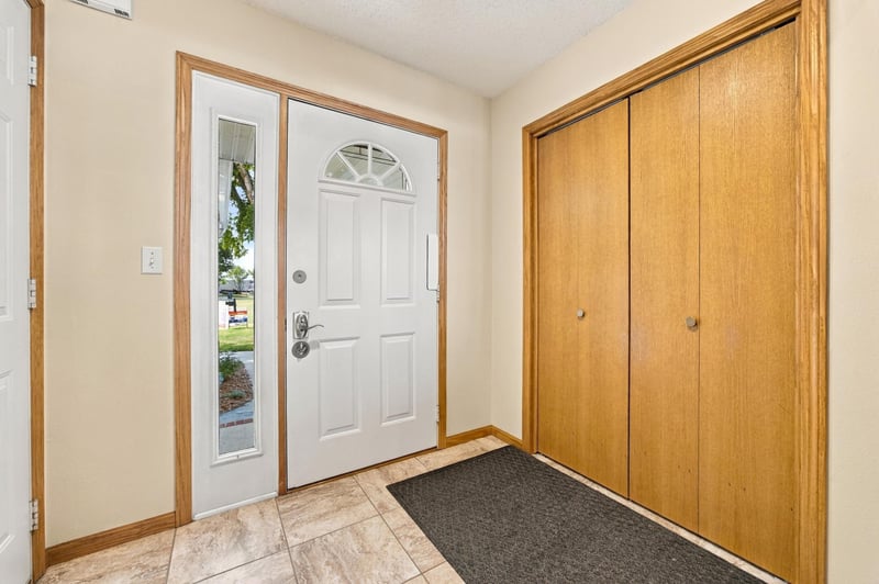 1701 33 1/2 St S, Moorhead, MN 56560