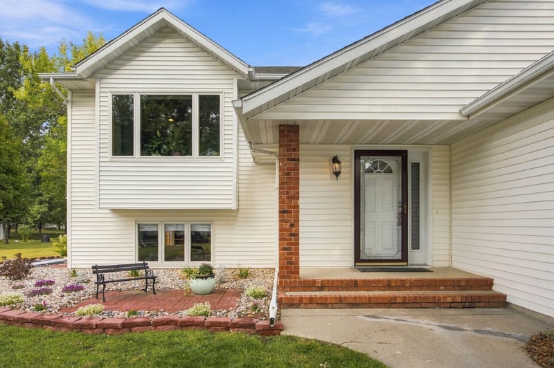 1701 33 1/2 St S, Moorhead, MN 56560