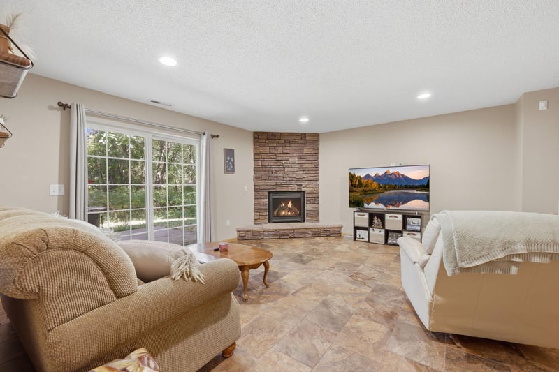 1617 Natures Ct, Saint Cloud, MN 56304